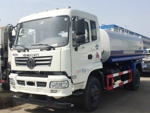 东风御虎洒水车